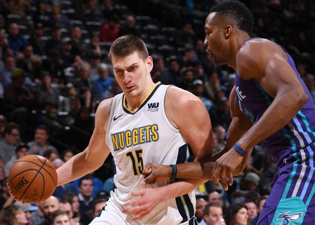 萨芬将发球 萨芬将发球